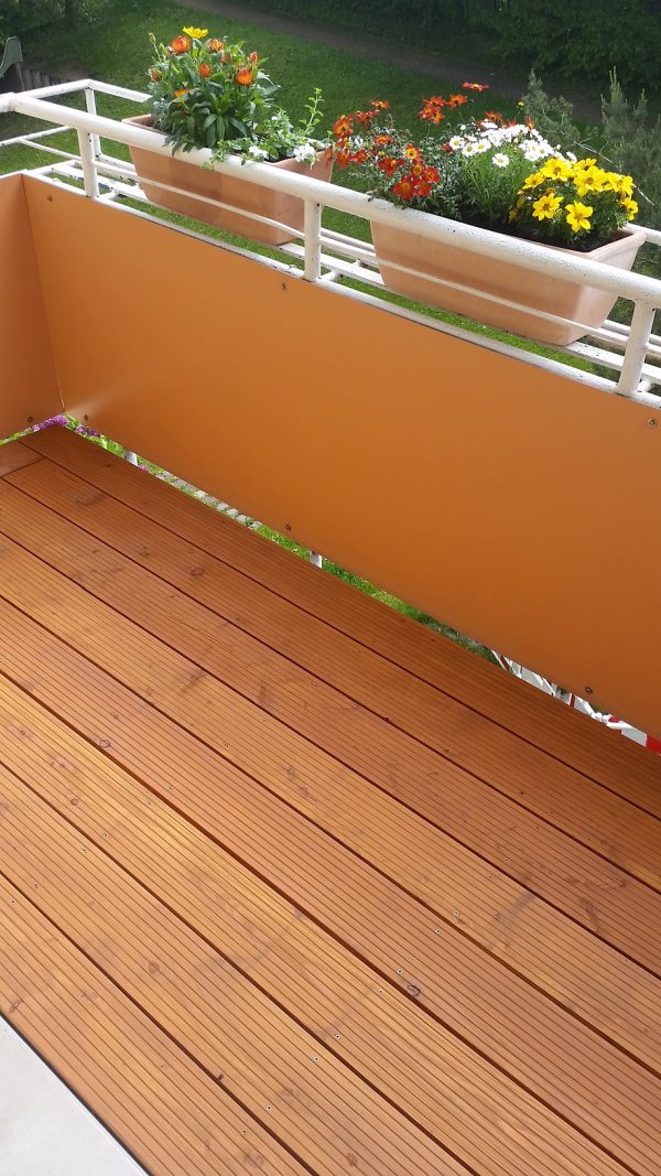 Balkon Holzboden aus Lärche – Gartenpflege Bernd Fischer